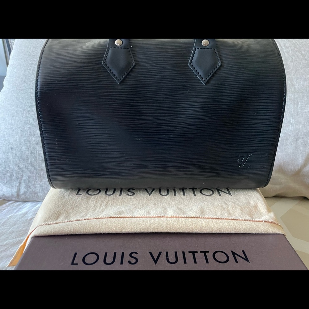 Authentic Louis Vuitton Black Speedy Epi 25 purchased directly from LV w/all tag